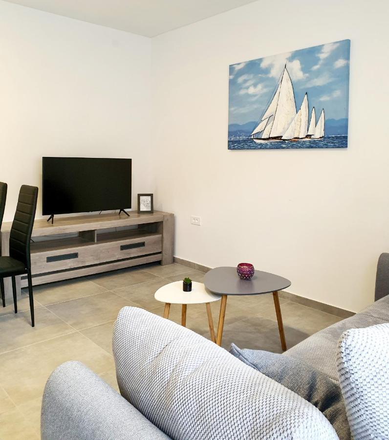 Sea Star Apartments Pjescana Uvala Exteriör bild